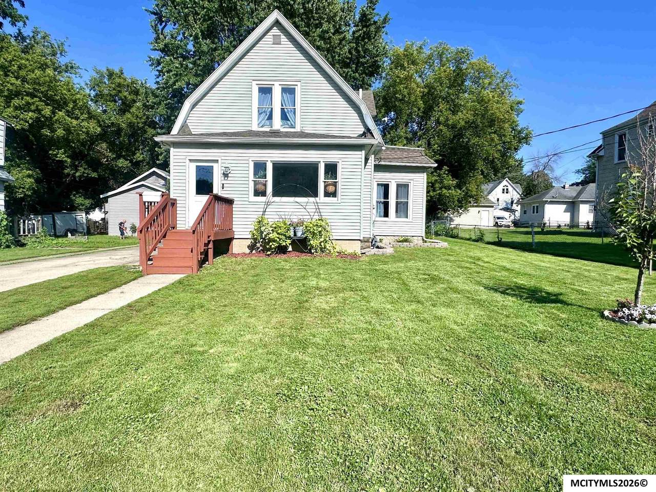 915 Jefferson Ave - Photo 1