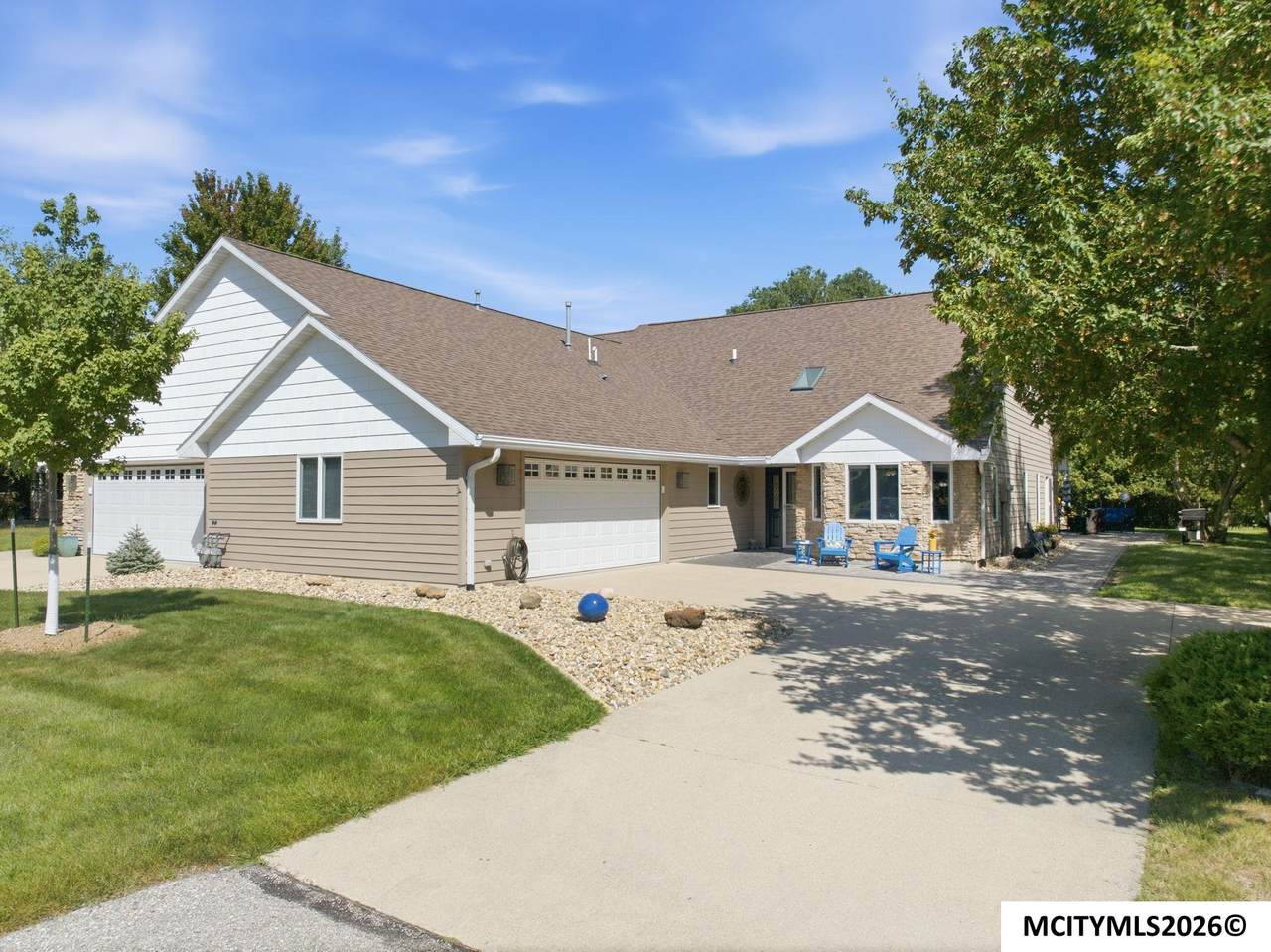 2010 Hunters Ridge Dr - Photo 1