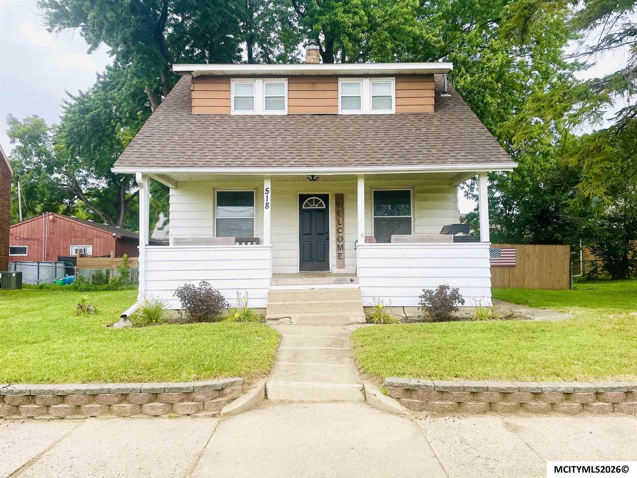 518 9th Se - Photo 1
