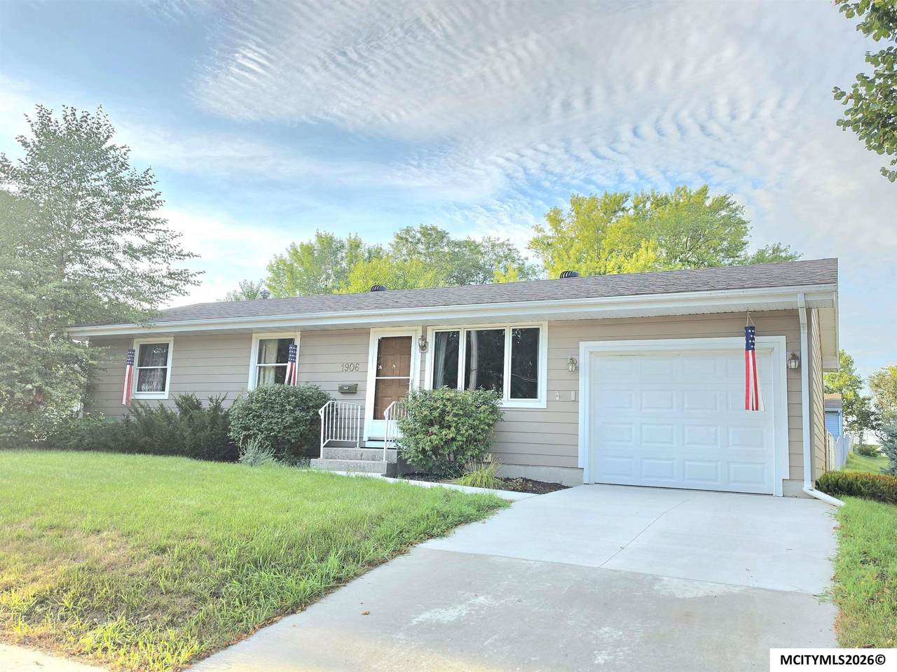 1906 Main Ave - Photo 1