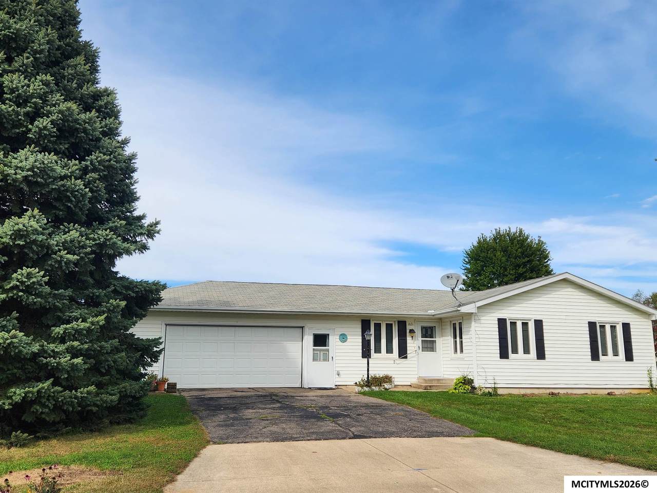 1031 Heritage Dr - Photo 1