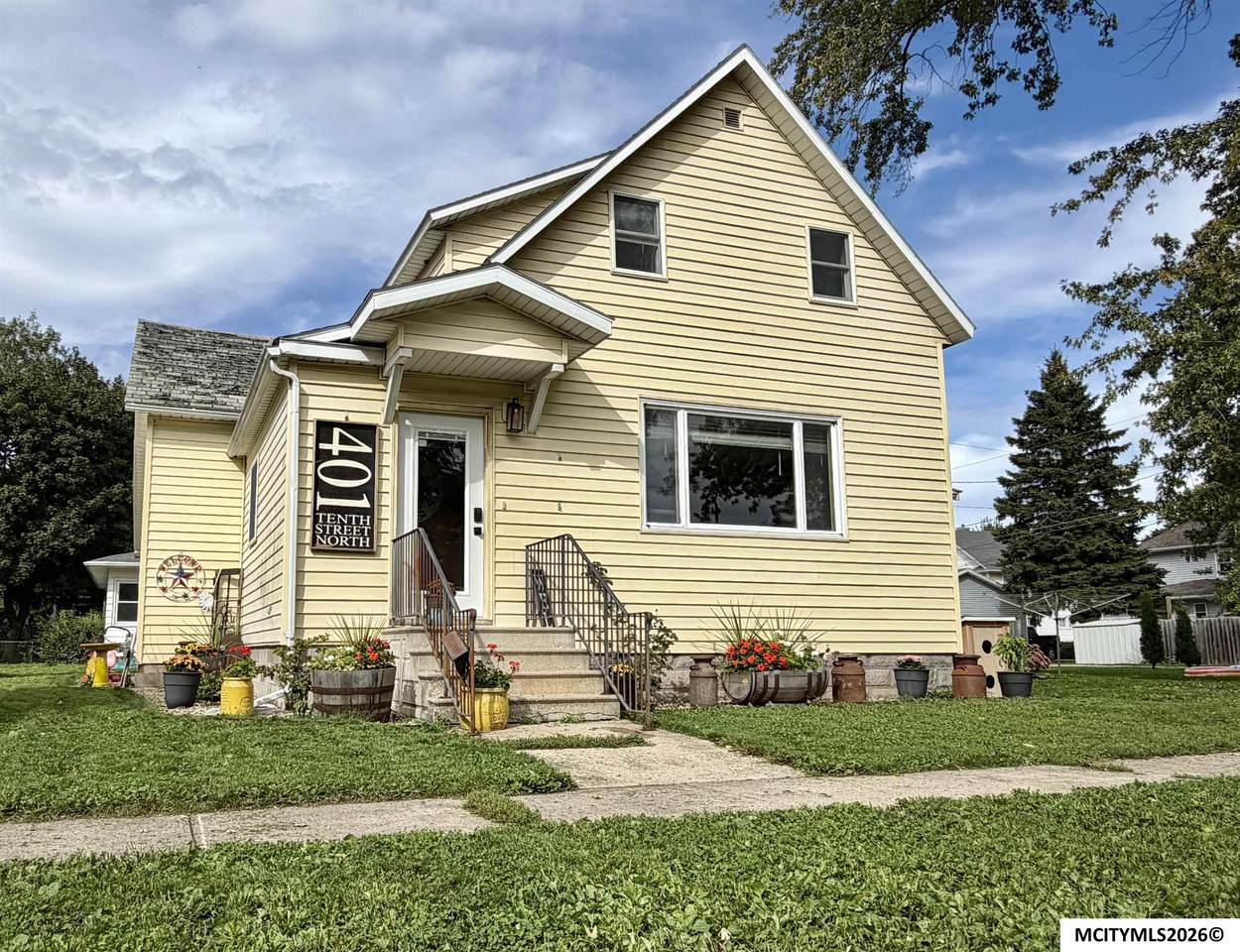 401 10th St N - Photo 1
