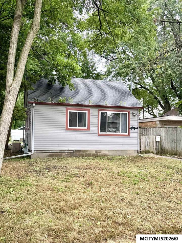 204 12th St - Photo 1
