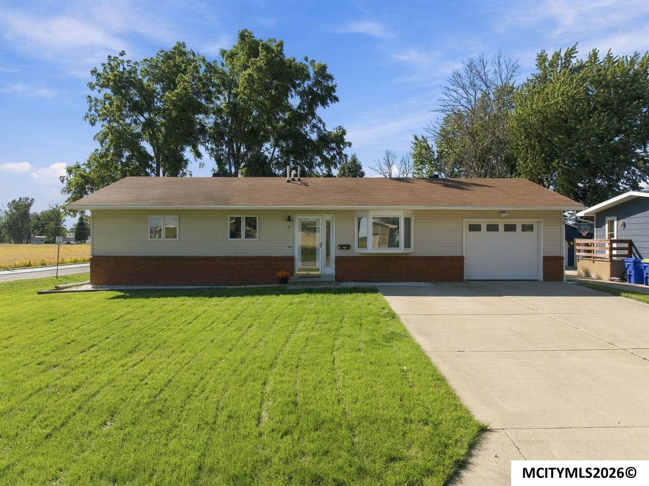 7 Parkwood Pl - Photo 1