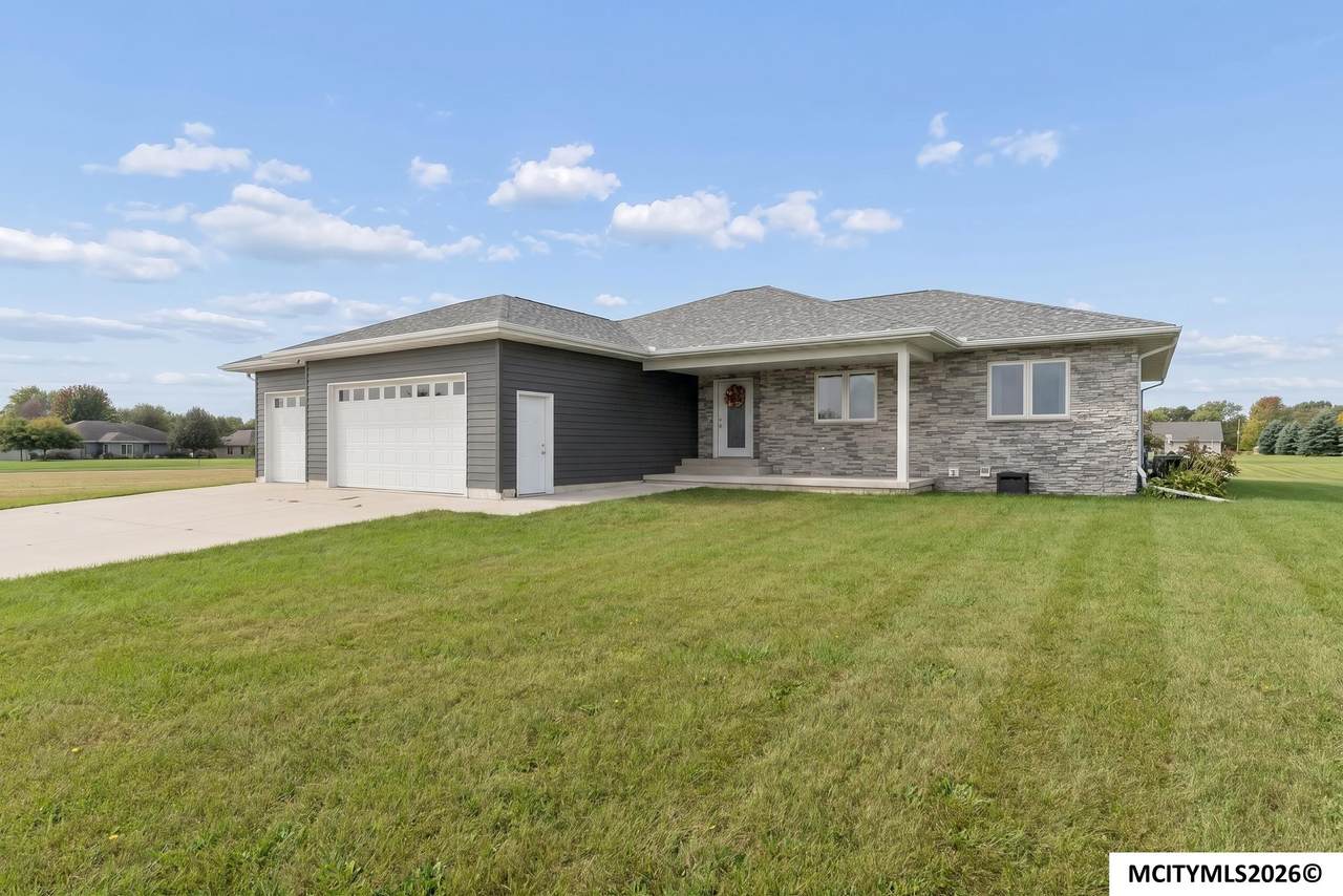 714 Cypress Ct - Photo 1