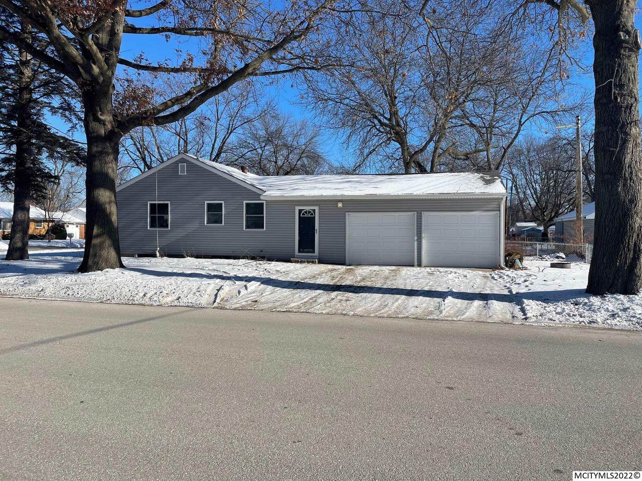 1657 Hillcrest Dr - Photo 1