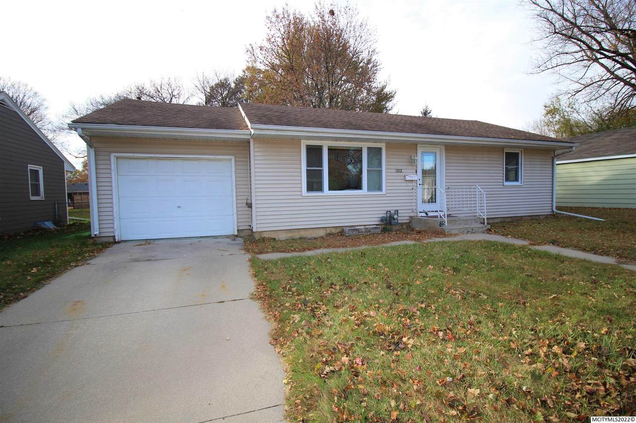 1312 Hampshire - Photo 1