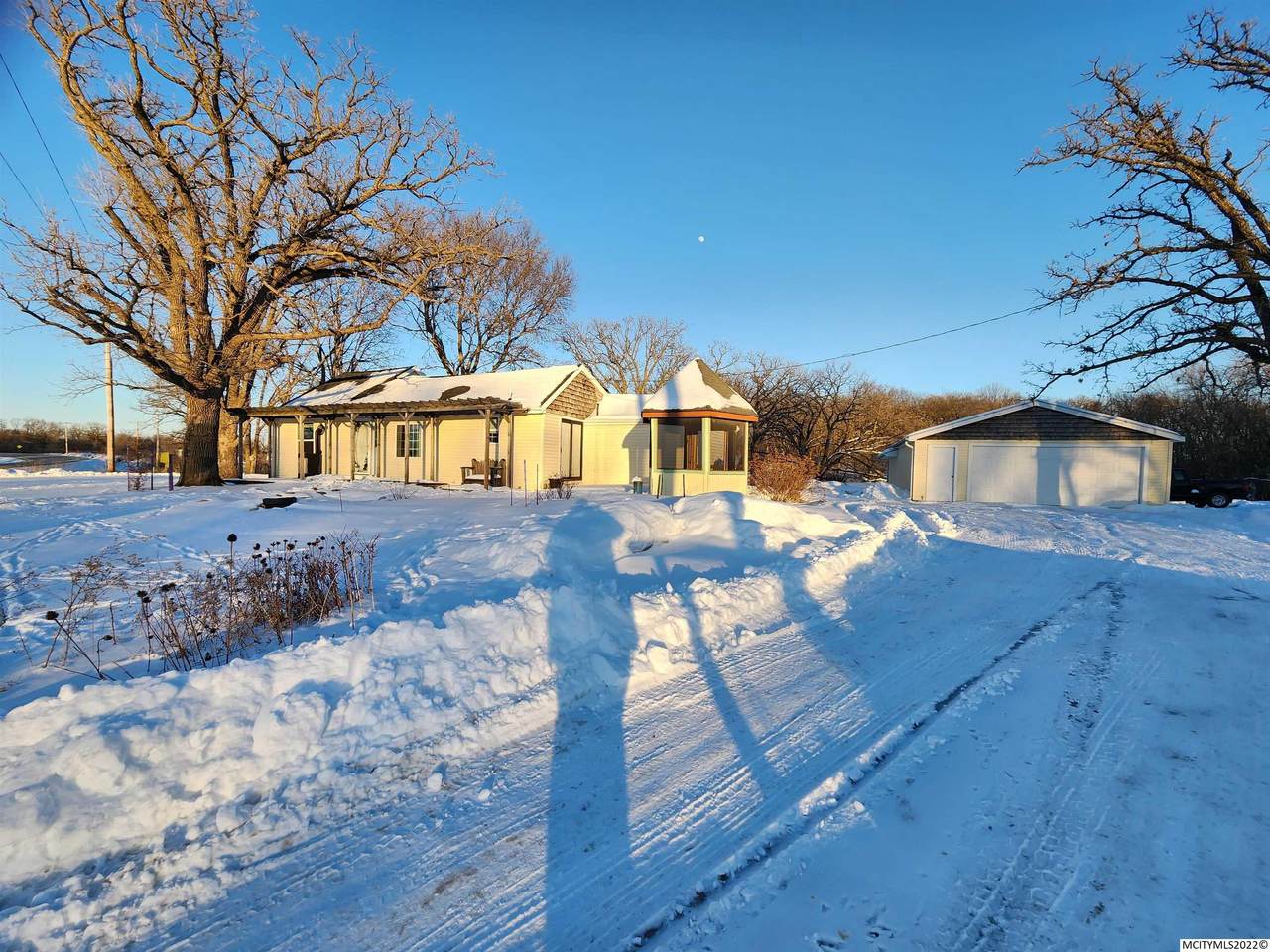 1852 Zinnia Ave - Photo 1