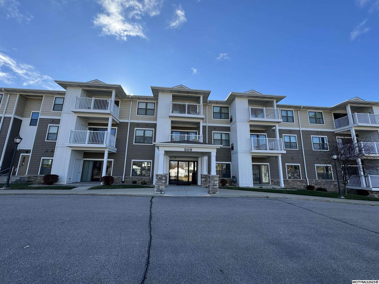 809 7th Ave N Unit #202 - Photo 1