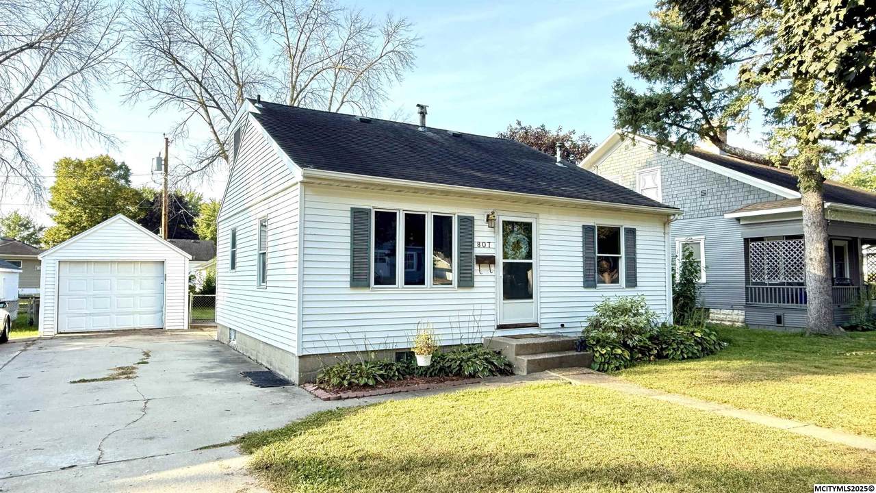 807 10th Ne - Photo 1