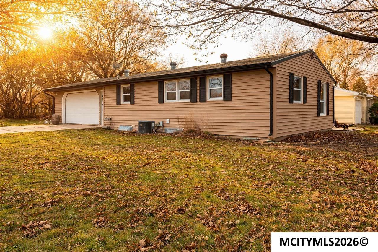 1055 Crestmore Way - Photo 1