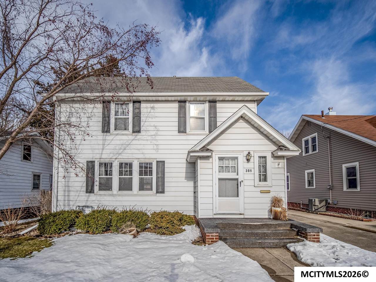 308 15th Se - Photo 1