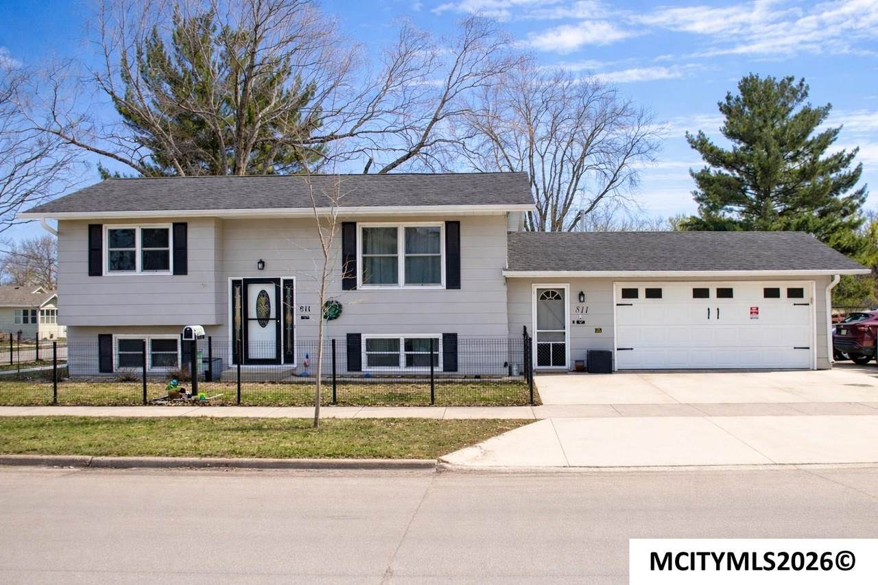 811 9th Nw - Photo 1