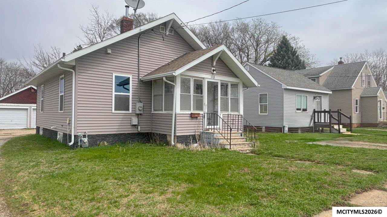 118 25th Sw - Photo 1
