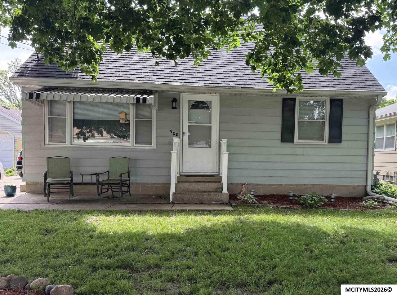908 Virginia - Photo 1