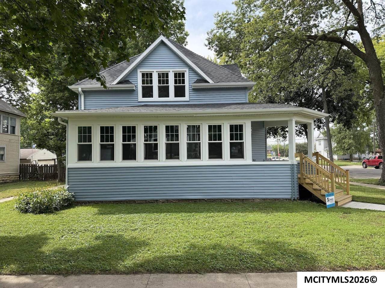 403 1st Nw - Photo 1