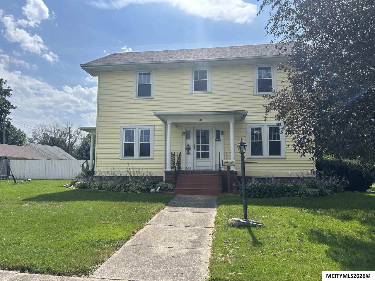 502 2nd Ave Ne - Photo 1