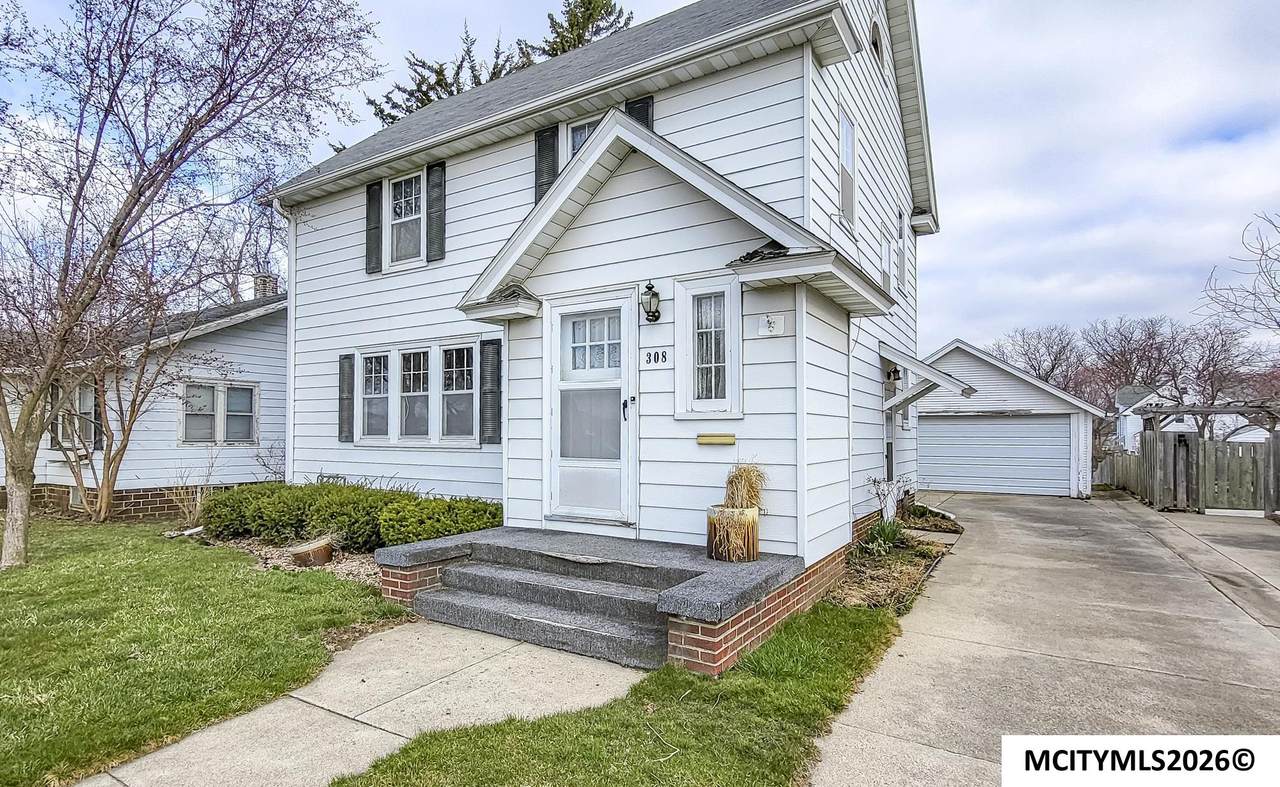 308 15th Se - Photo 1