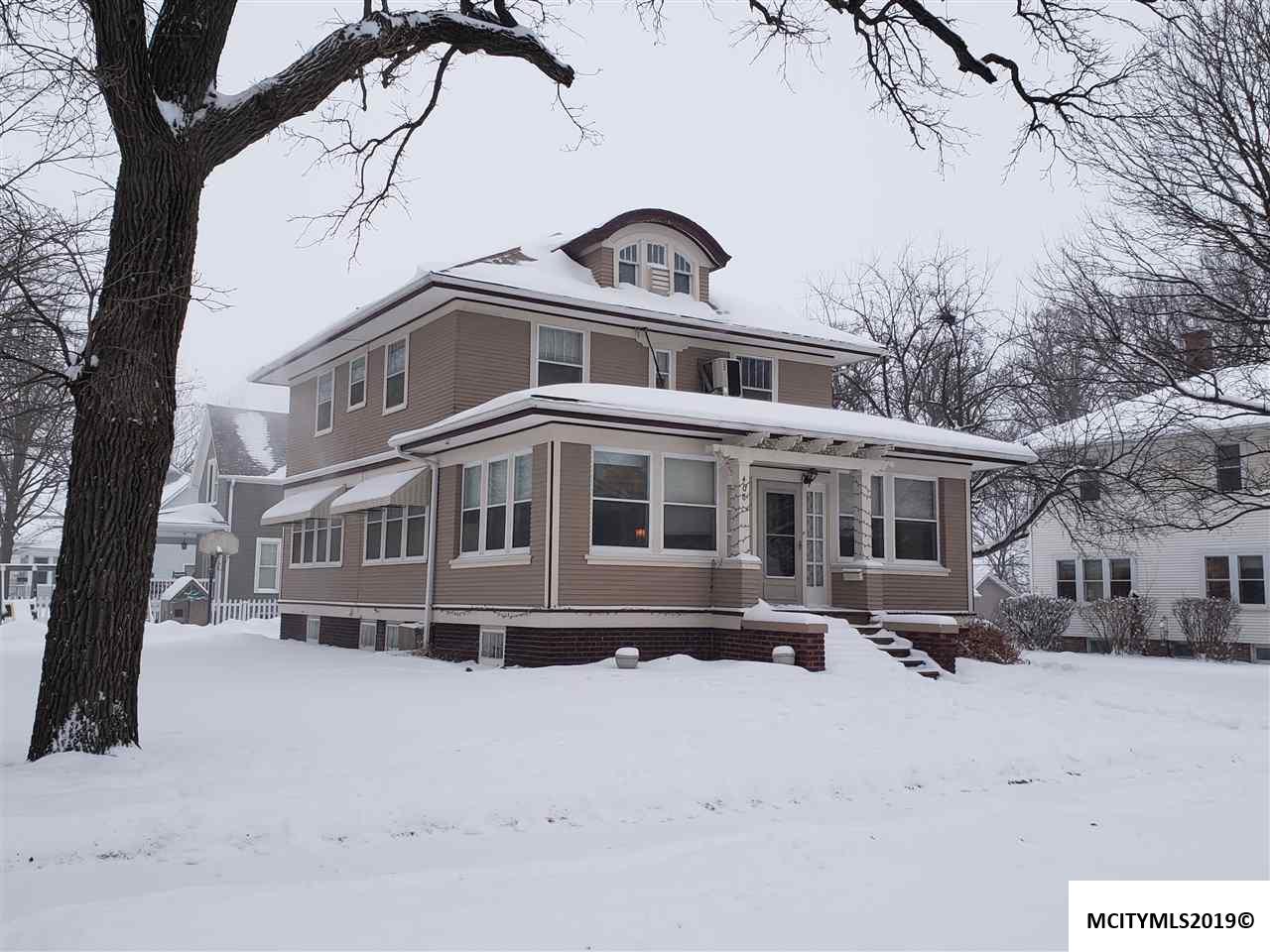 406 Clark St - Photo 1