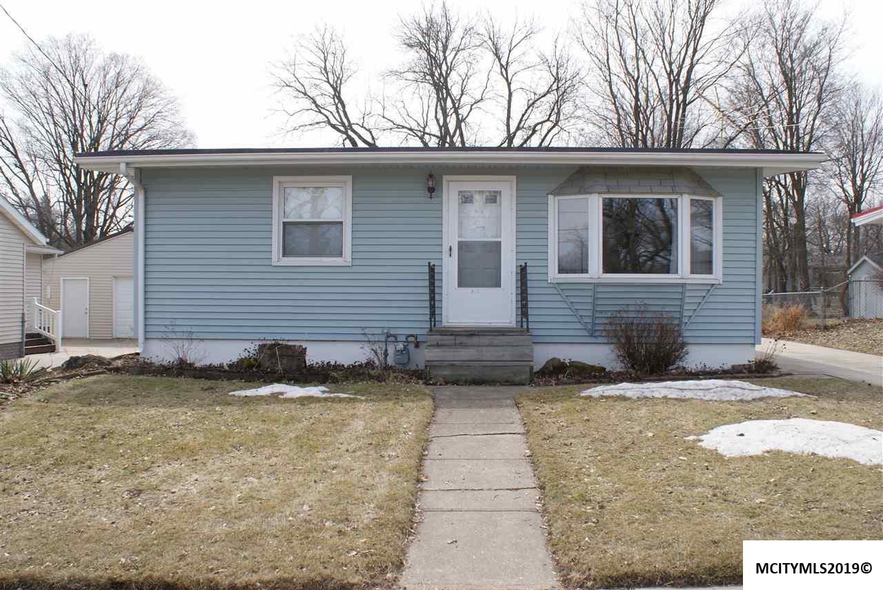 703 8th Se - Photo 1