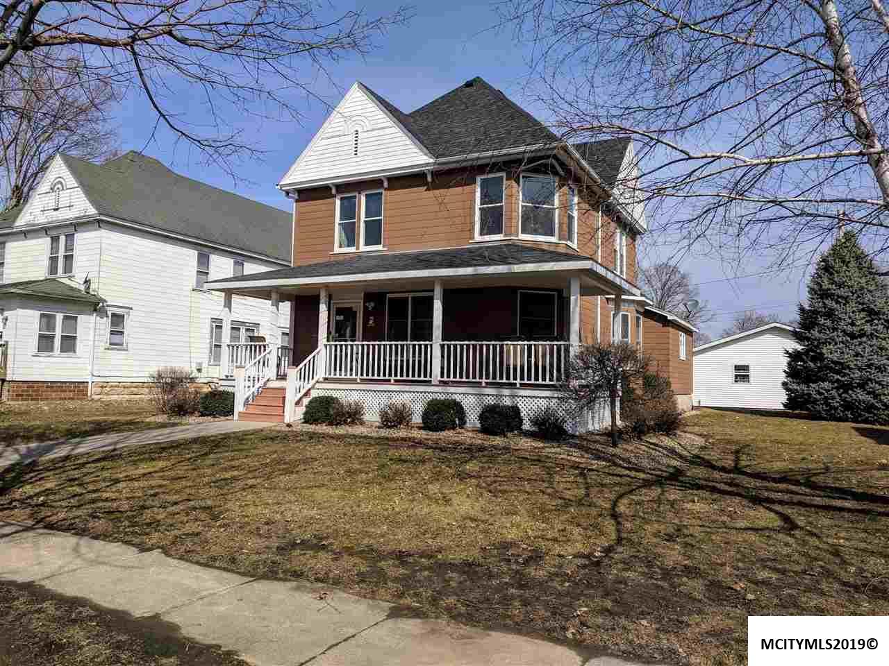 605 Ash St - Photo 1