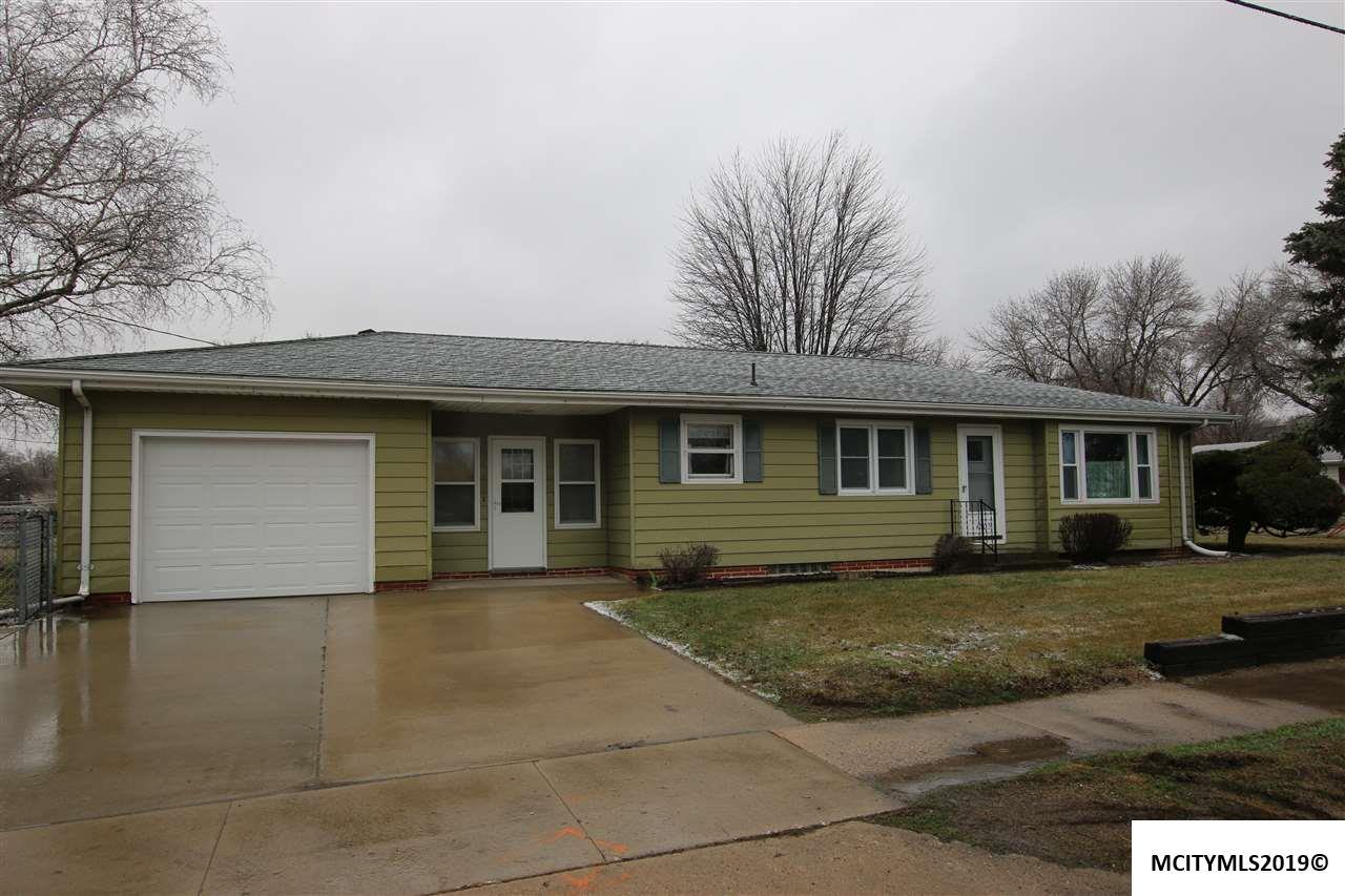 1303 4th Se - Photo 1
