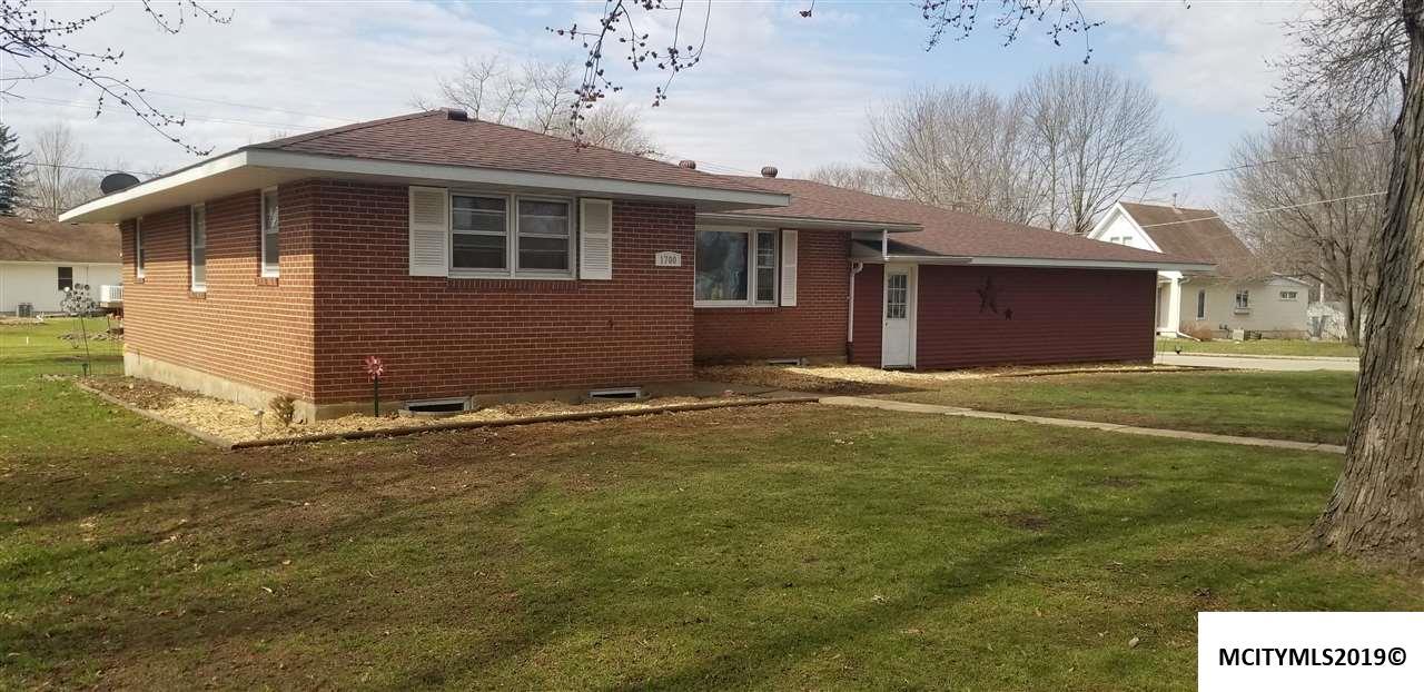 1700 Owen St - Photo 1