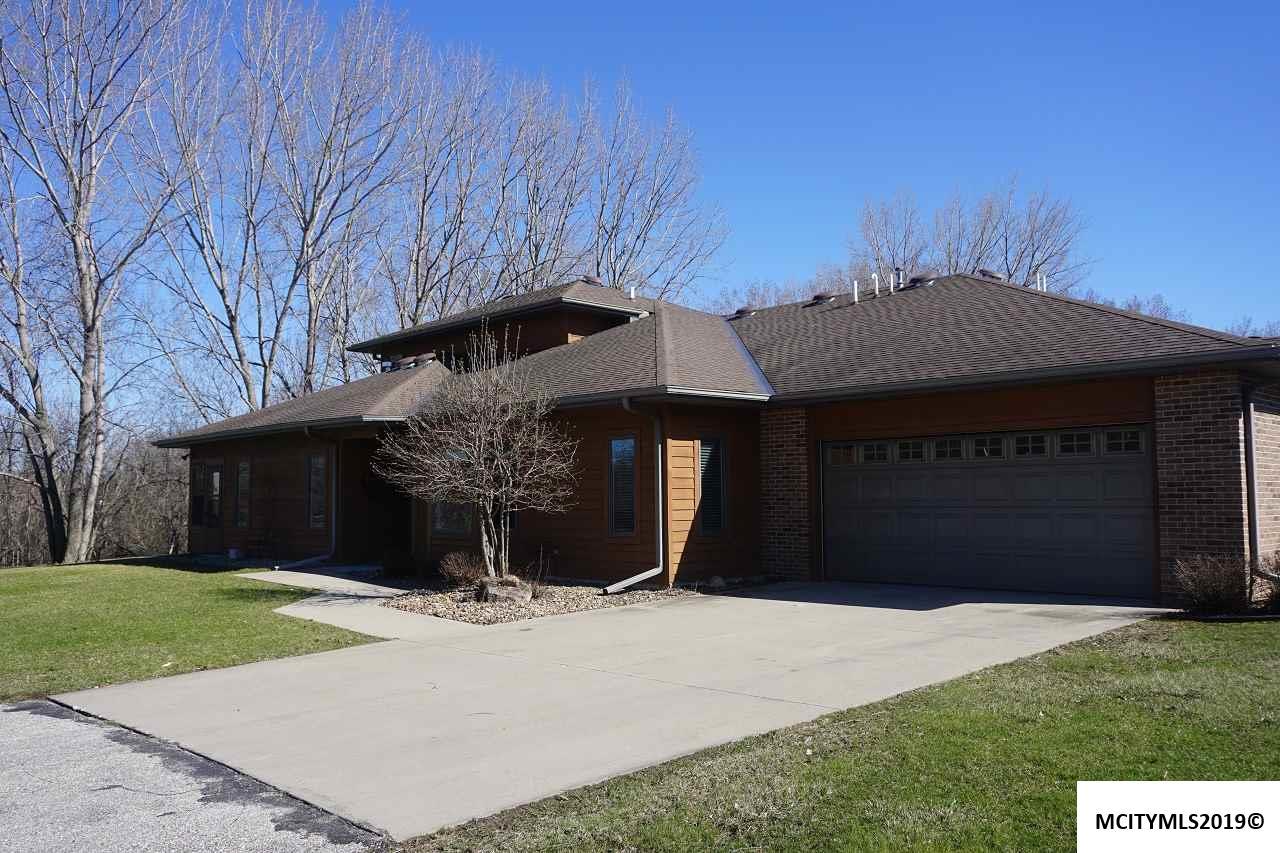 2001 Hunters Ridge Dr - Photo 1