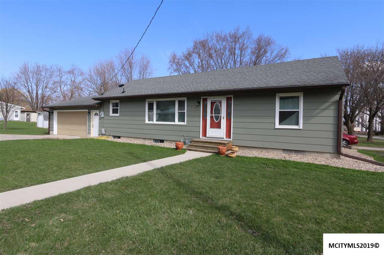924 13th Se - Photo 1