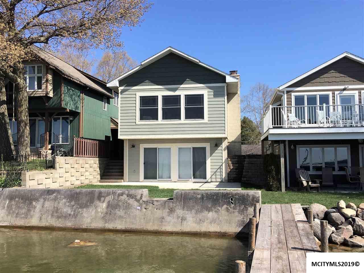 711 Shore Dr - Photo 1