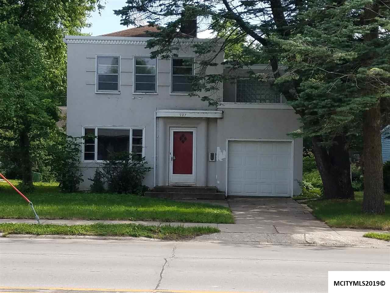 947 4th Se - Photo 1