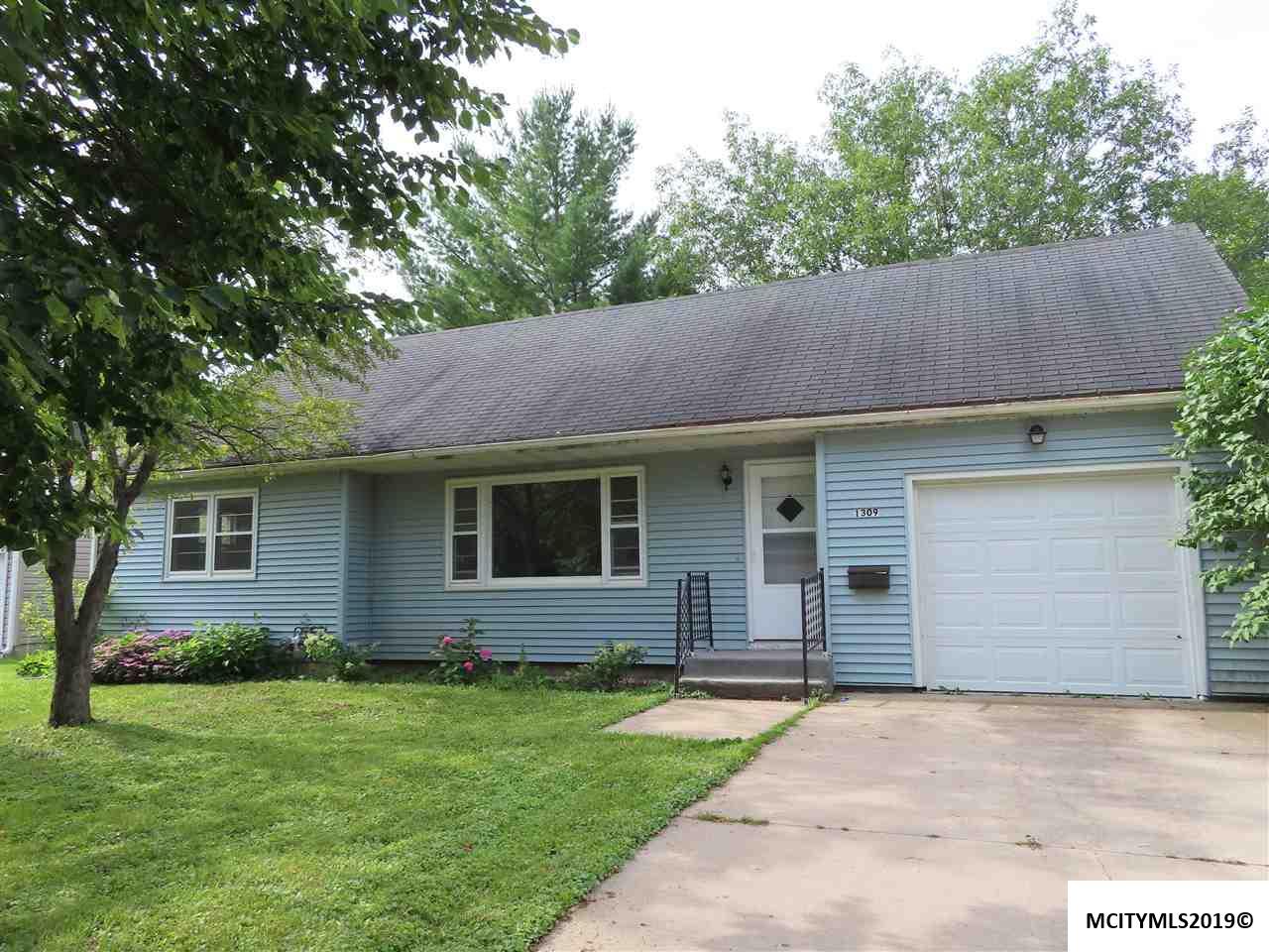 1309 8th Se - Photo 1