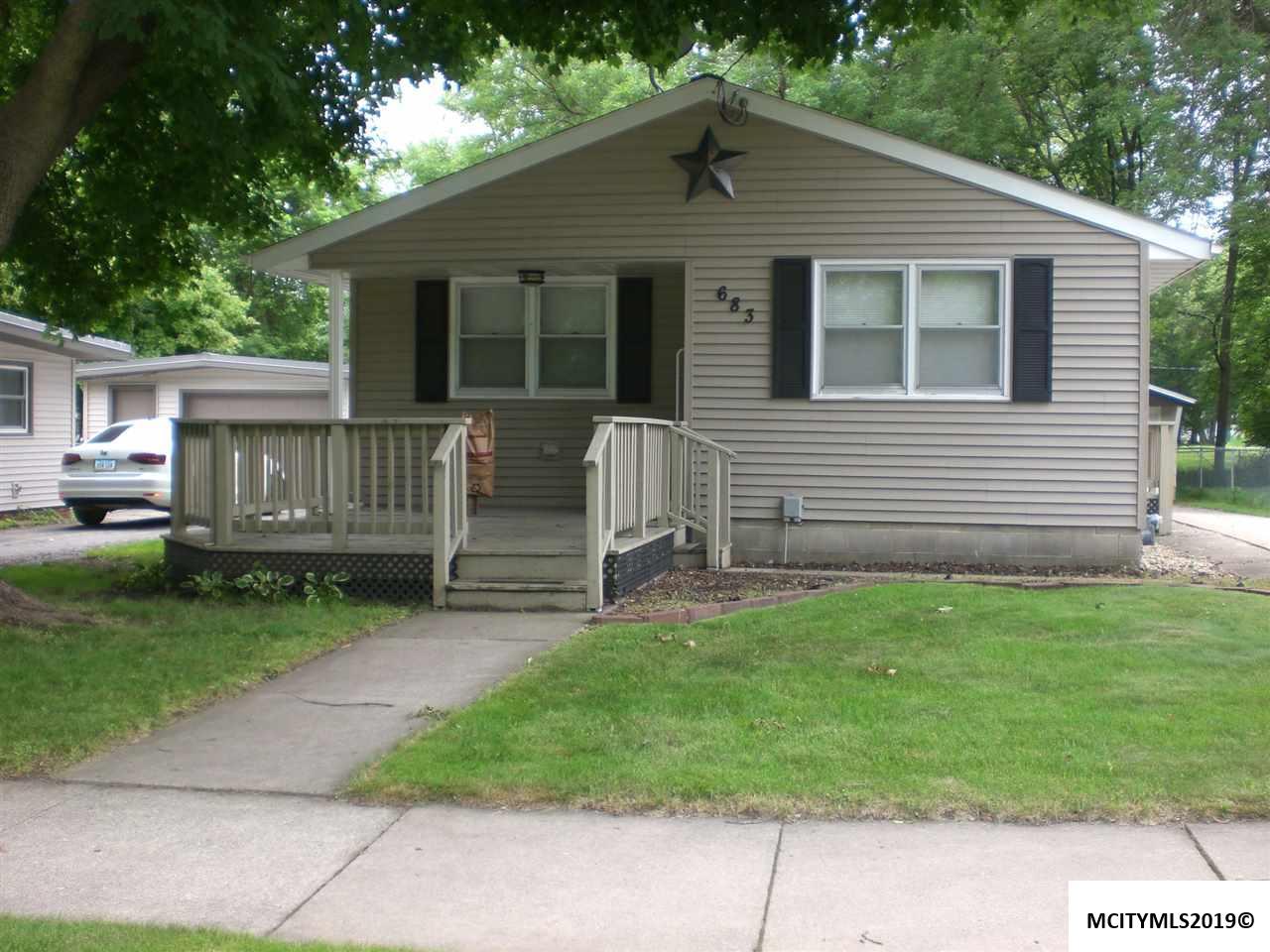 683 8th Se - Photo 1