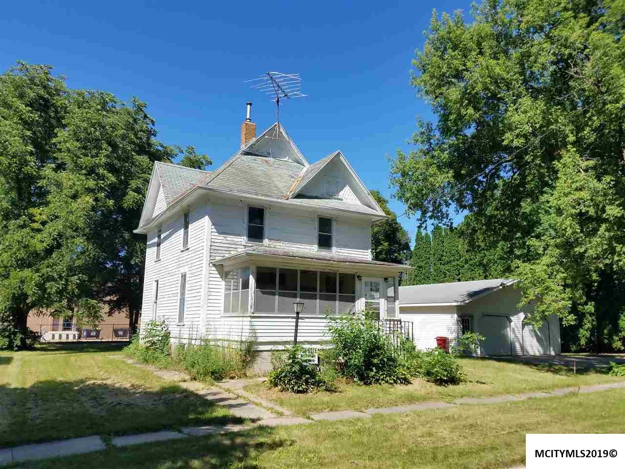 106 4th St Ne - Photo 1