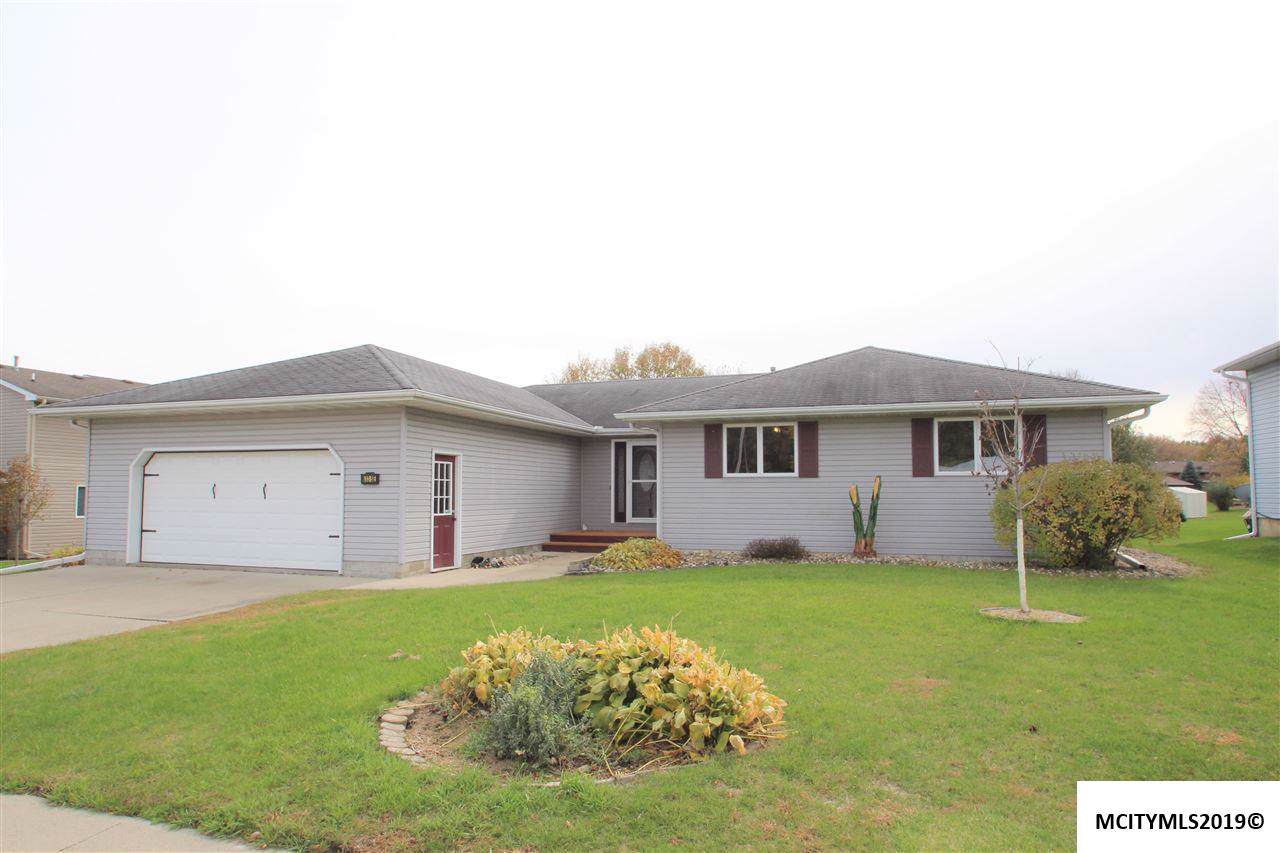 633 19th Se - Photo 1