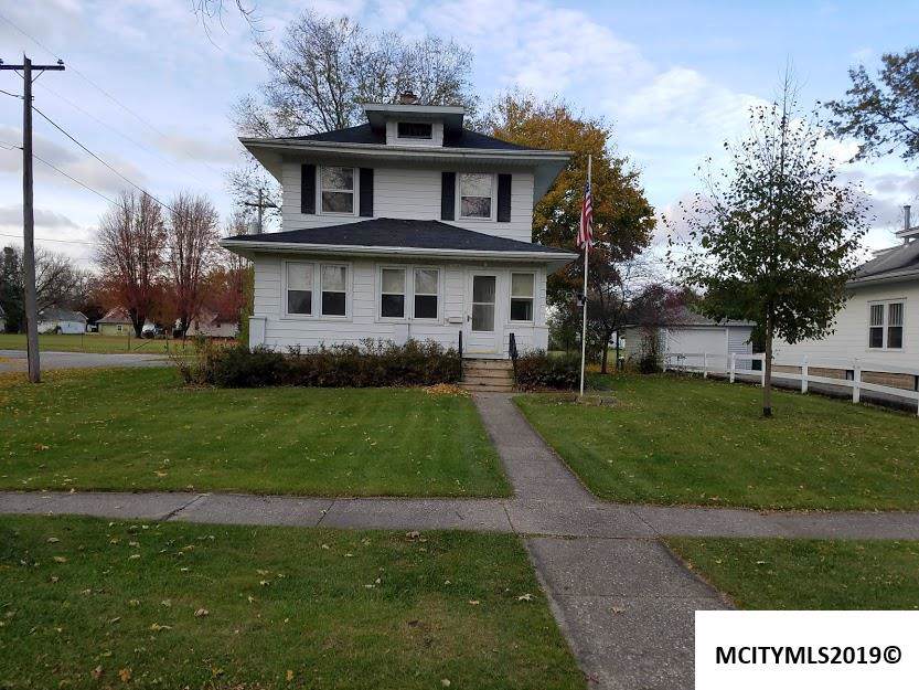 304 Walnut St - Photo 1