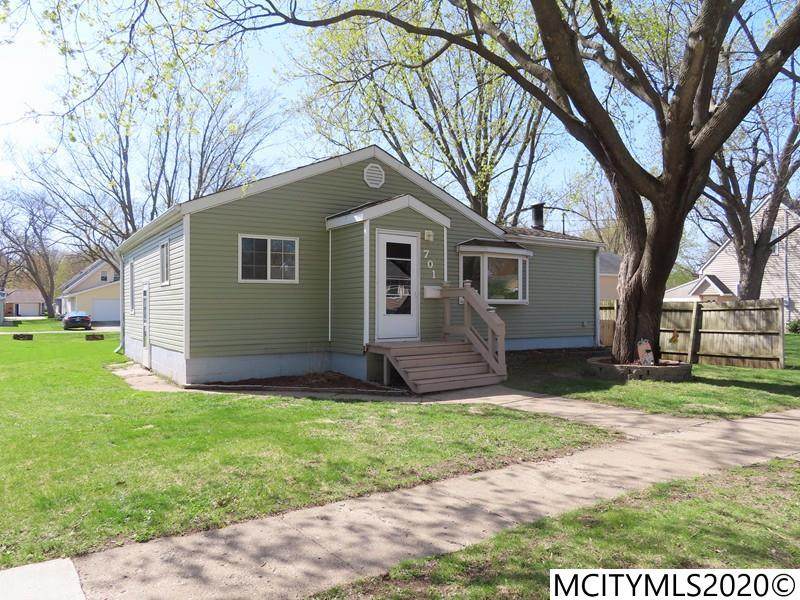 701 13th St - Photo 1