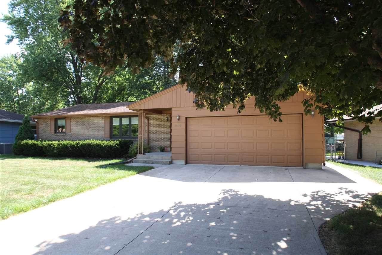 1039 Park Ln - Photo 1