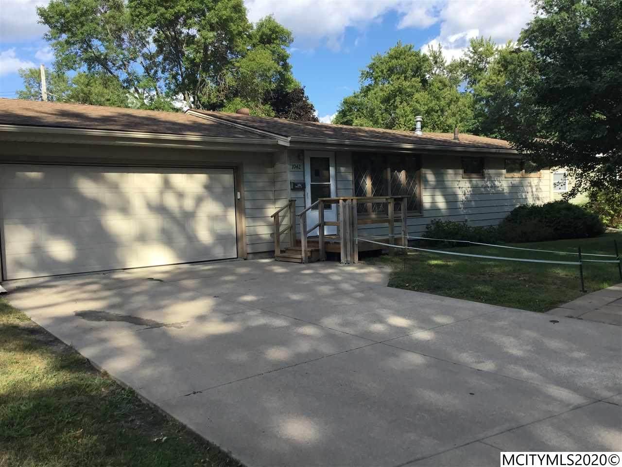 1042 Crestmore Way - Photo 1
