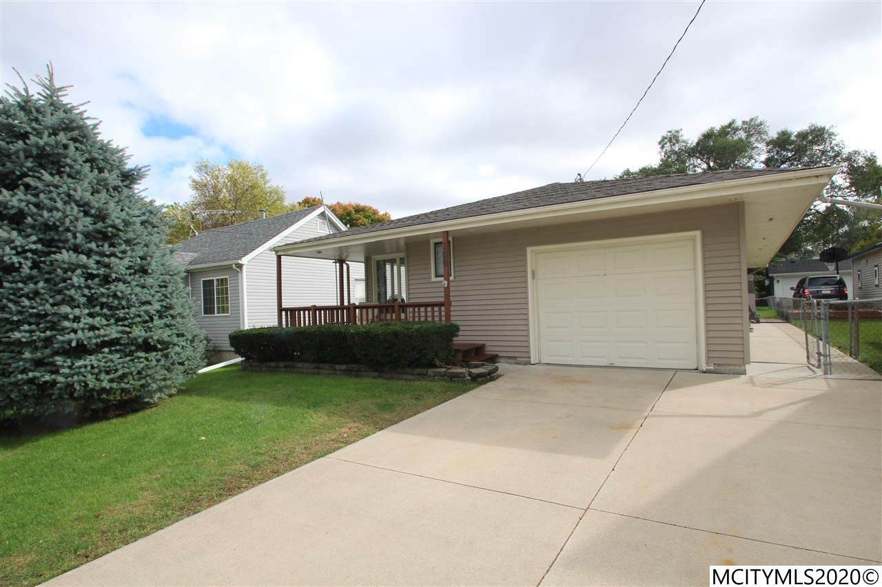 109 23rd Sw - Photo 1