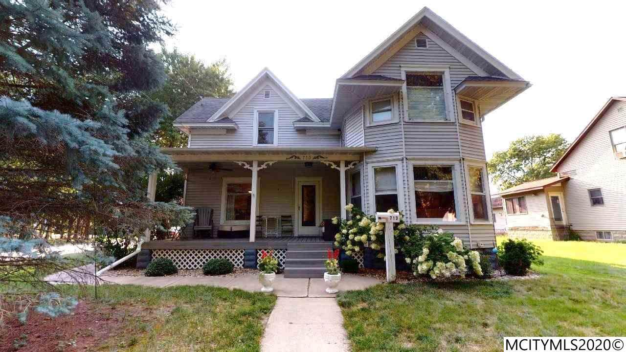 713 8th St - Photo 1