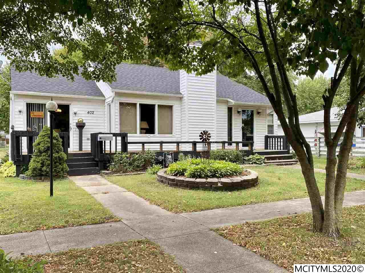 402 10th St - Photo 1