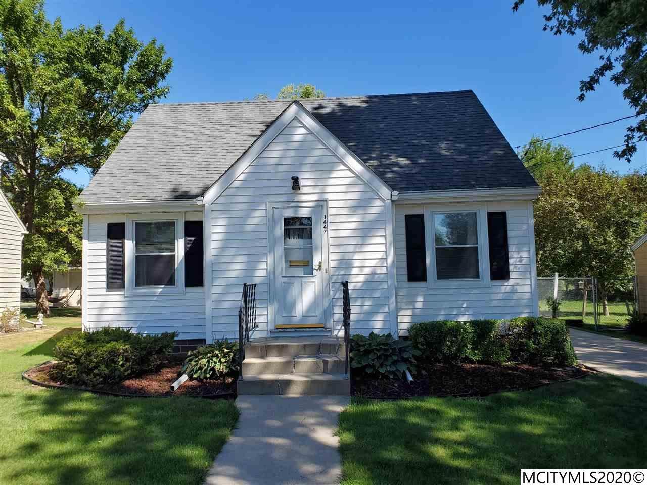 1447 Hampshire Pl - Photo 1