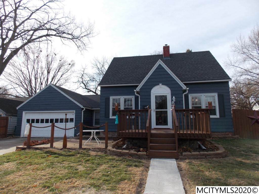 215 8th St - Photo 1