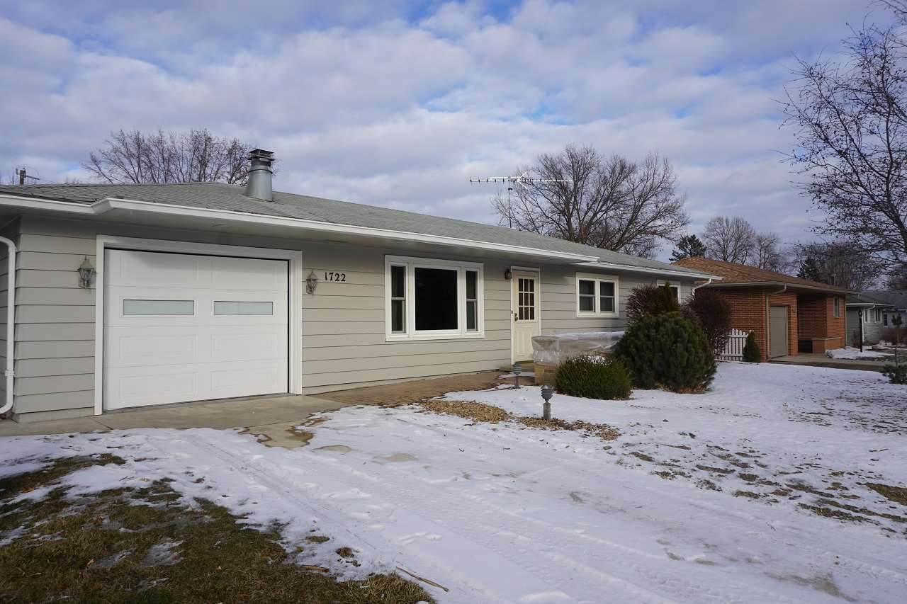 1722 Hillcrest Dr - Photo 1