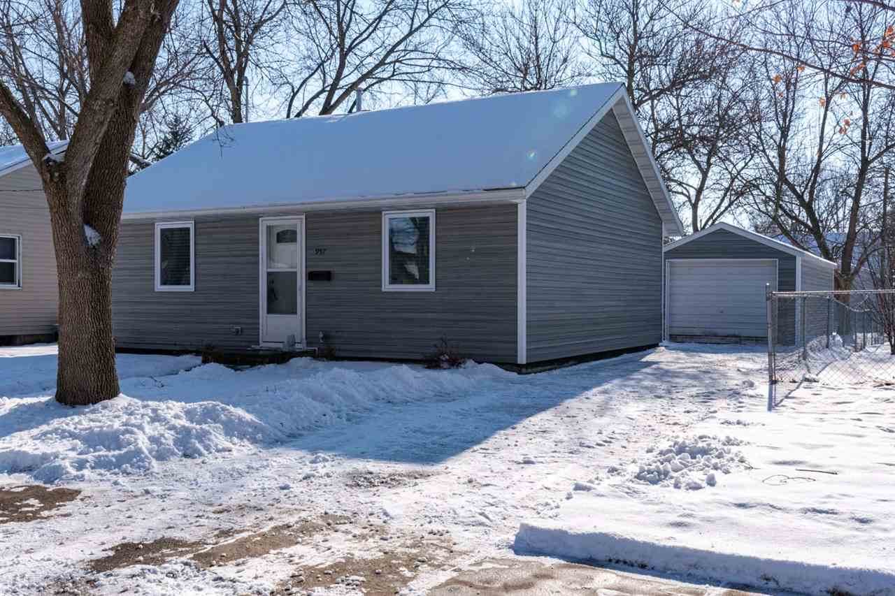 957 15th Pl Ne - Photo 1