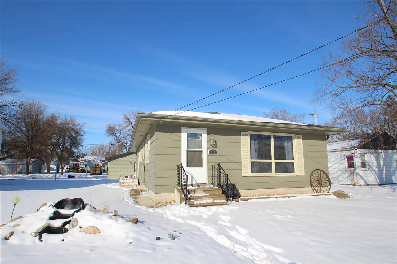 712 15th Se - Photo 1