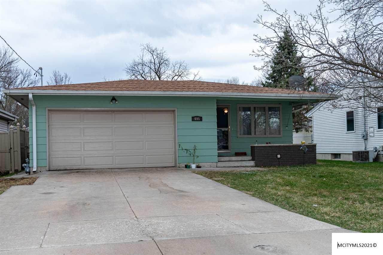 695 13th Se - Photo 1
