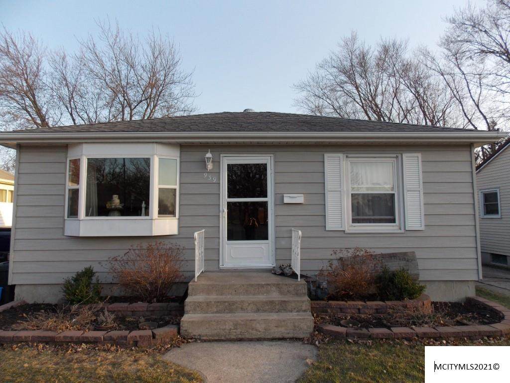 939 17th Ne - Photo 1