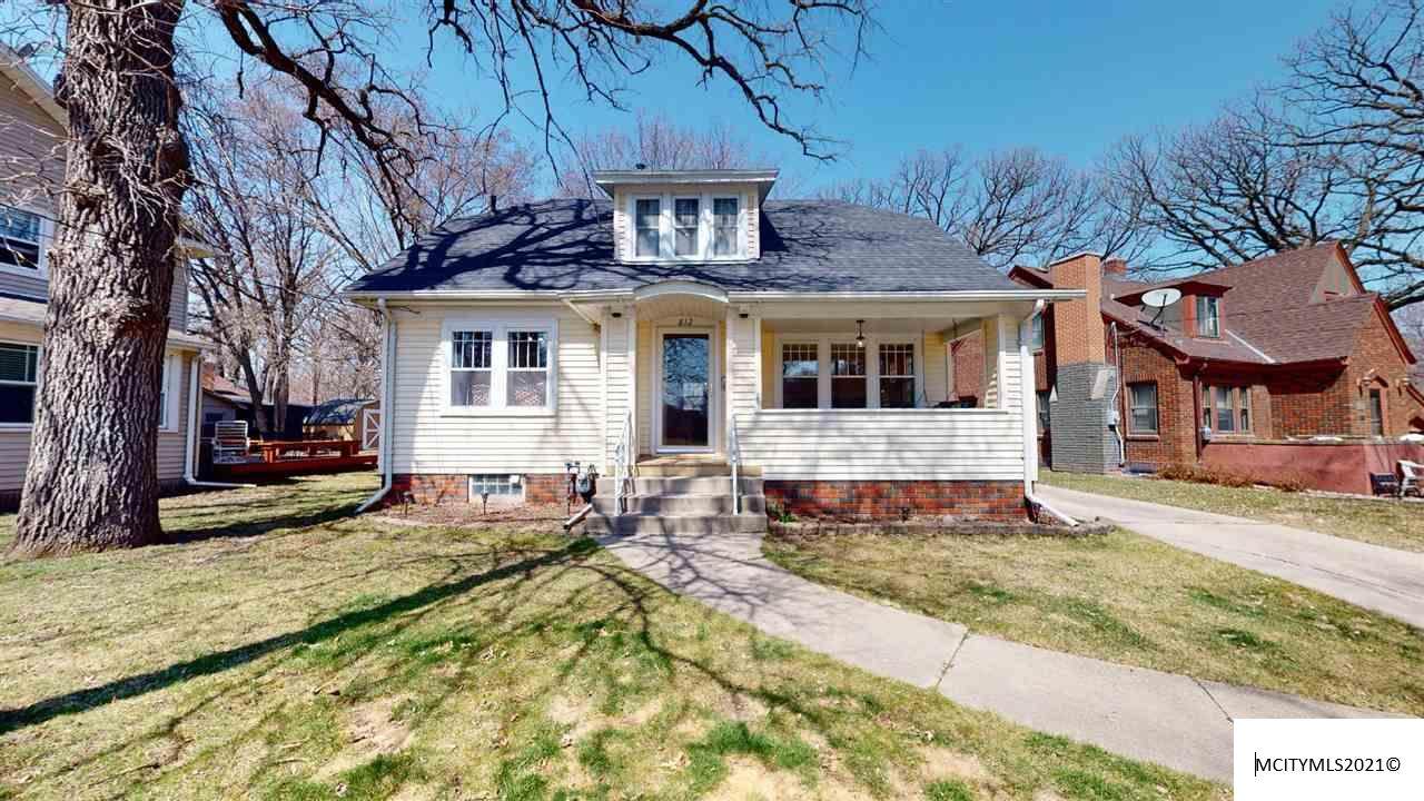 812 Hampshire - Photo 1